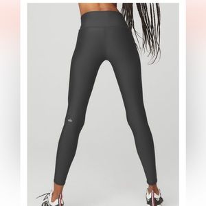 Alo yoga 7/8 leggings size small. Worn a few times like new! Color: anthracite